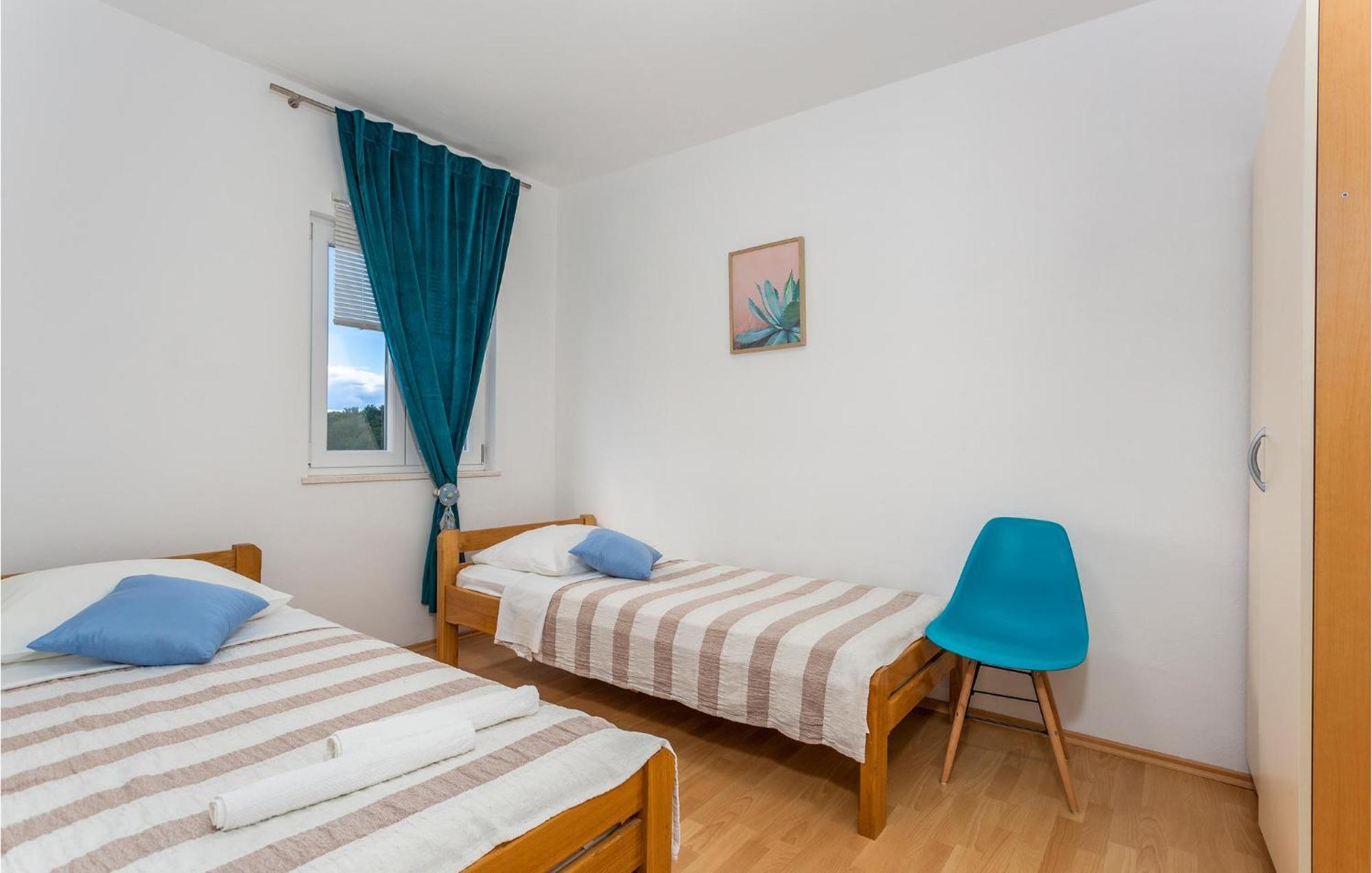2 Bedroom Beautiful Apartment In Pinezici Extérieur photo