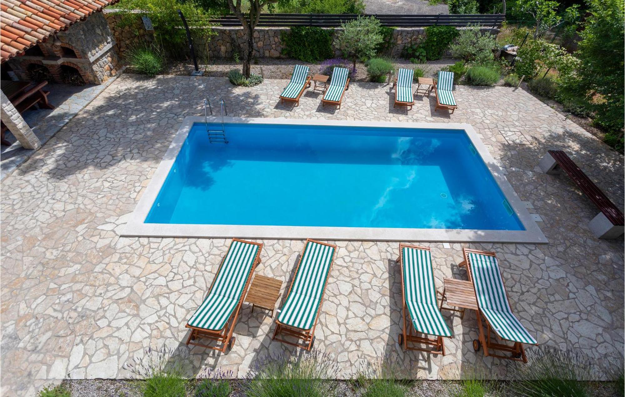 2 Bedroom Beautiful Apartment In Pinezici Extérieur photo