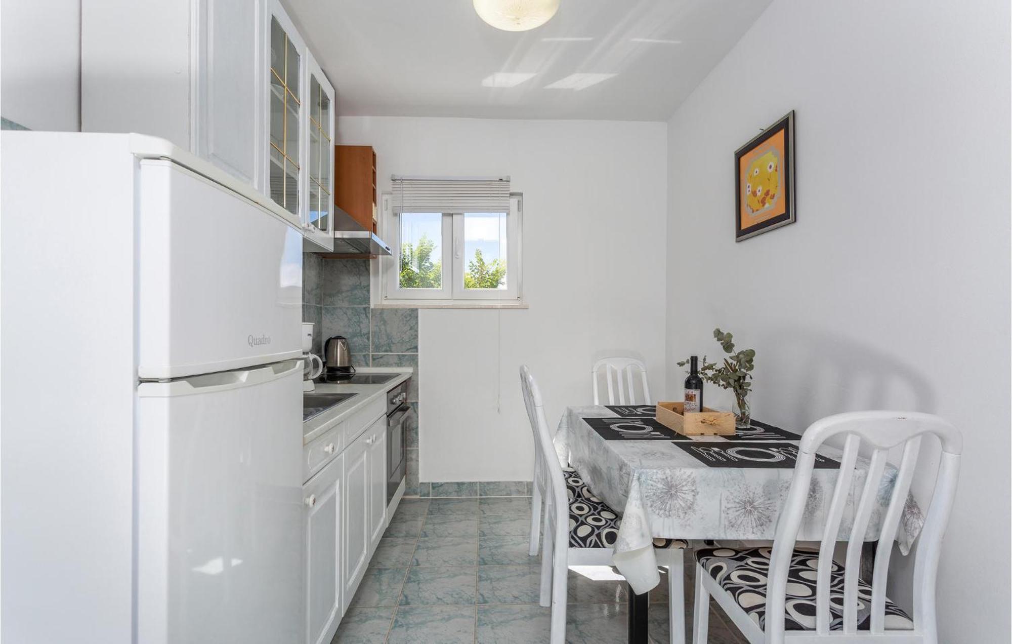 2 Bedroom Beautiful Apartment In Pinezici Extérieur photo