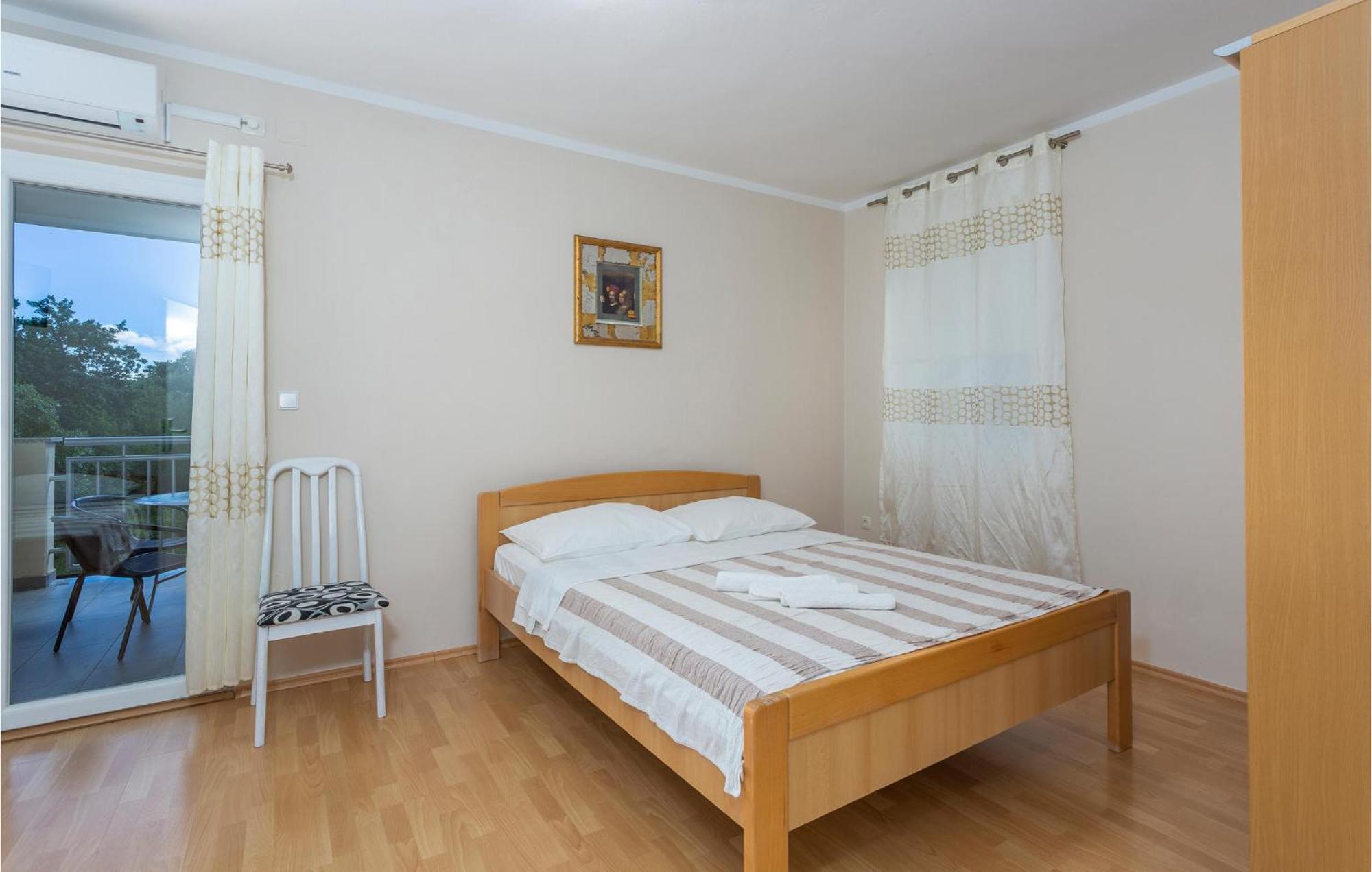 2 Bedroom Beautiful Apartment In Pinezici Extérieur photo